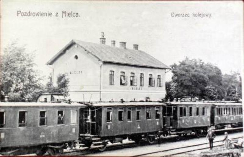 fot. nieznany 
Stara pocztówka. Budynek dworca. Obraz