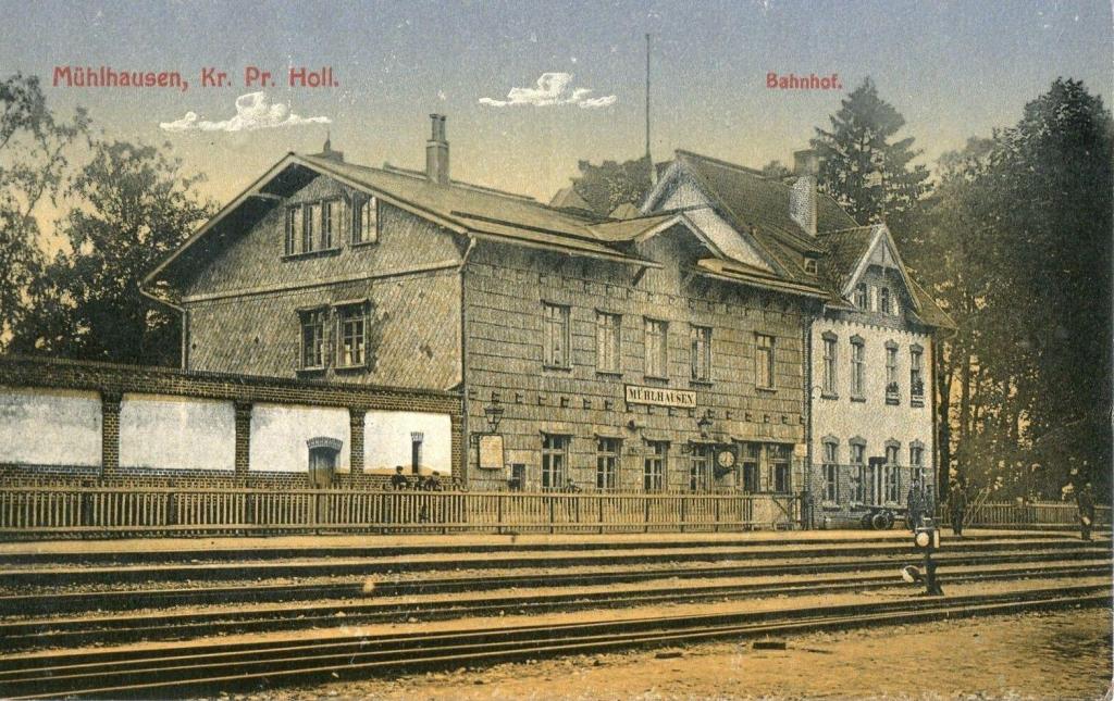 fot. nieznany 
Budynek dworca od strony peronów: w lewo Bogaczewo/Elbląg, w prawo Braniewo. Obraz