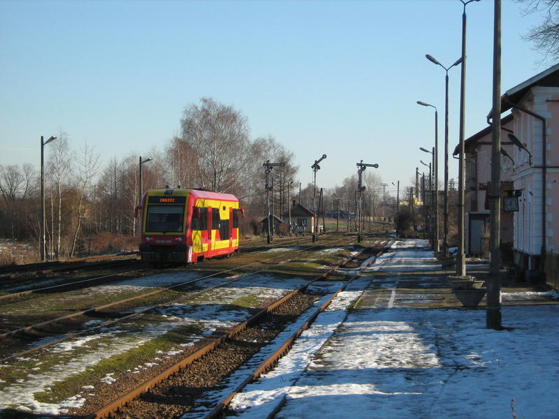 fot. Czesio213 
Szynobus SA103 wyjeżdża ze stacji Jedlicze w stronę Krosna. Obraz