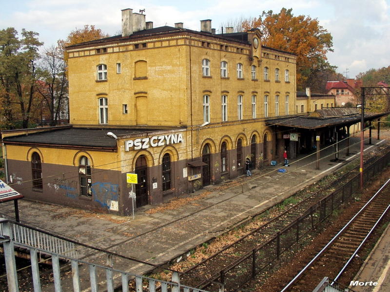 fot. Tomasz Walczak 
Peron 1 i budynek dworca. Widok od strony wjazdu z Czechowic-Dziedzic, w kierunku północno-zachodnim. Obraz