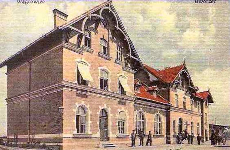 fot. nieznany 
Stara pocztówka. Budynek dworca od strony podjazdu. Obraz