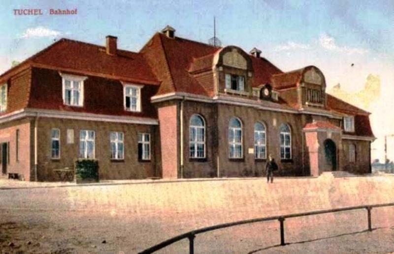 fot. nieznany 
Kolorowa pocztówka. Budynek dworca. Obraz