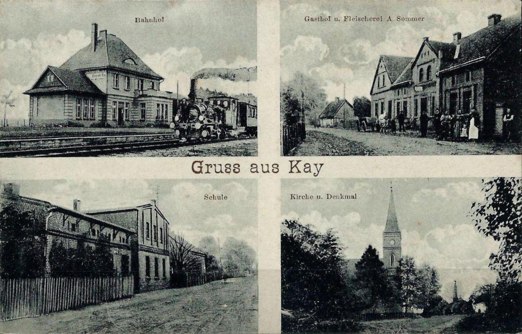 fot. nieznany 
Widok na budynek dworca od strony peronów w kierunku północno-zachodnim. Przy peronie stoi pociąg do Sulechowa. Obraz