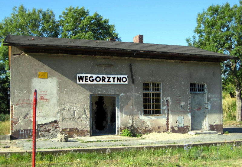 fot. Paweł Ukole 
PKP Węgorzyno. Budynek dworcowy. Widok od strony peronów. Obraz