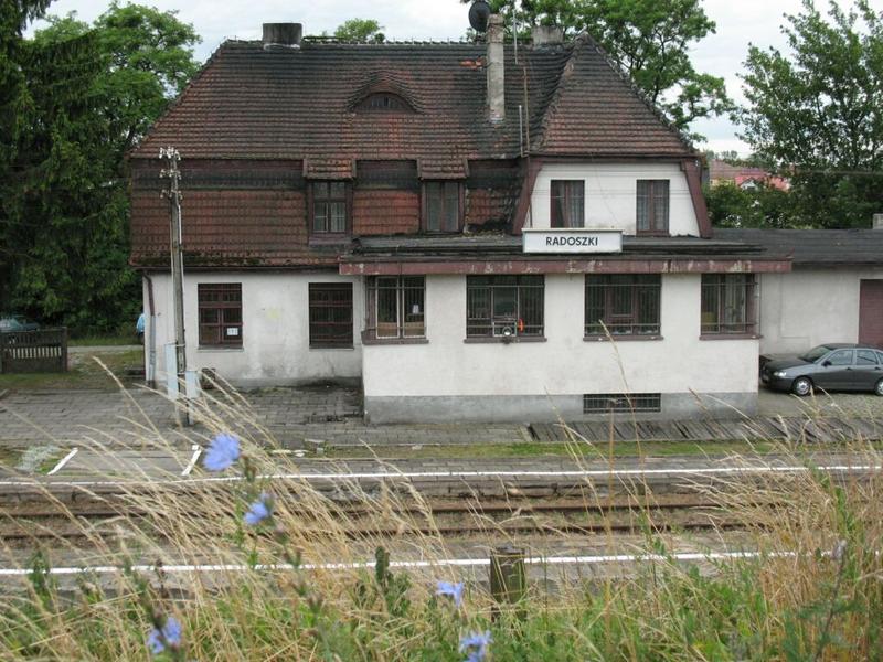 fot. Krystian Szarzyński 
Budynek stacji Radoszki - widok od strony peronów. Obraz