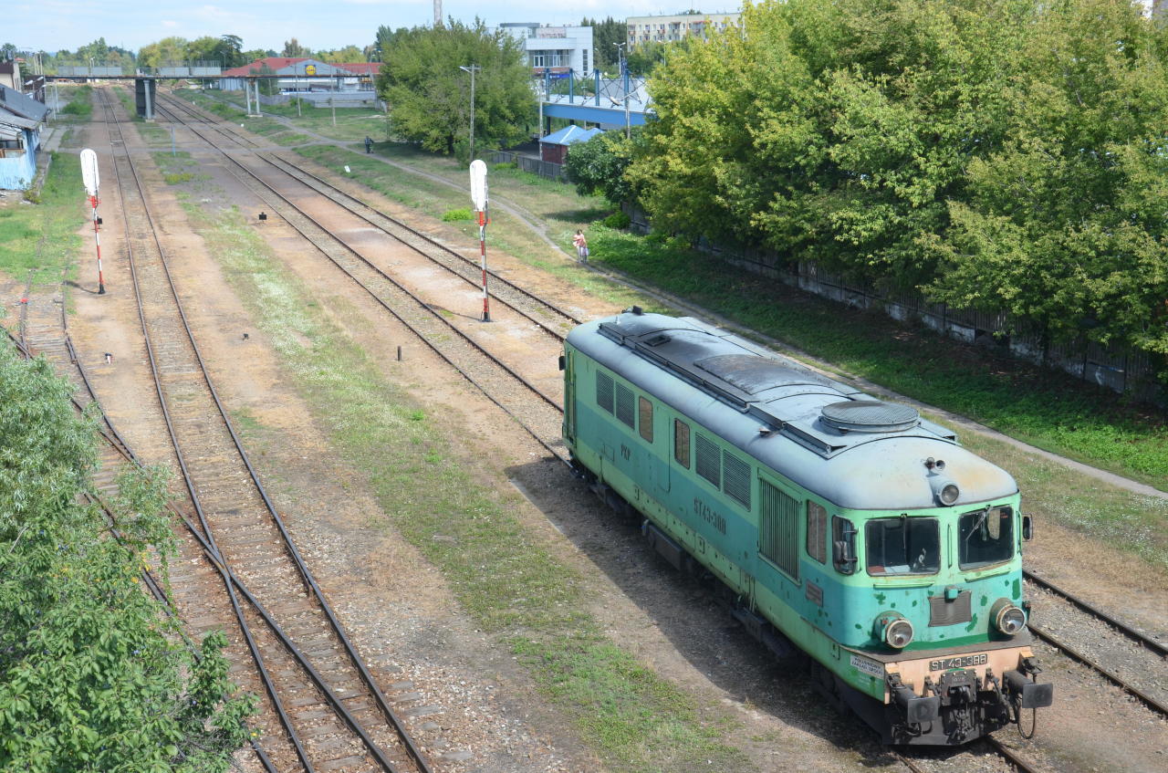 fot. Bogusław Wytoszyński 
ST43-388 na stacji Mielec wygrzewa się w sierpniowym słońcu. Obraz