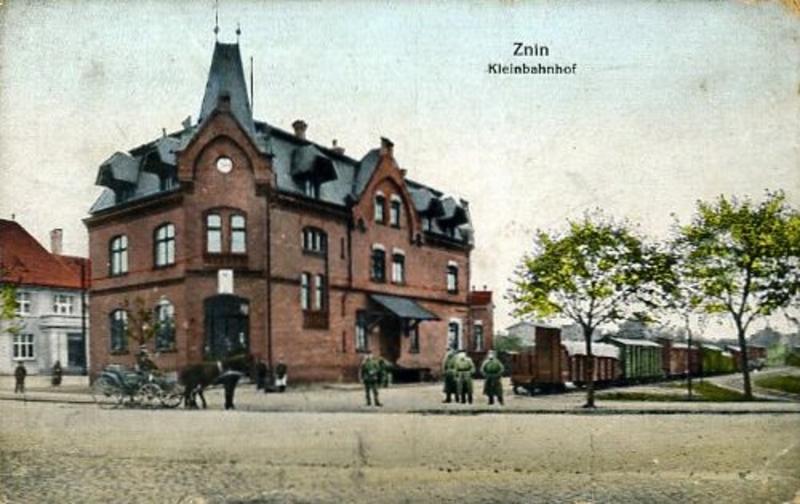 fot. nieznany 
Stara pocztówka
Budynek dworca i torowisko. Obraz
