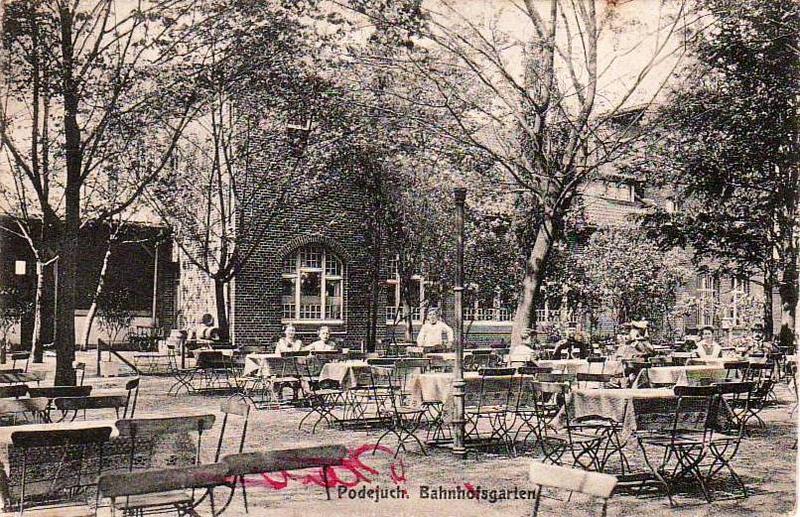 fot. nieznany 
Stara pocztówka. Ogródek restauracji dworcowej,w głębi budynek dworca. Obraz