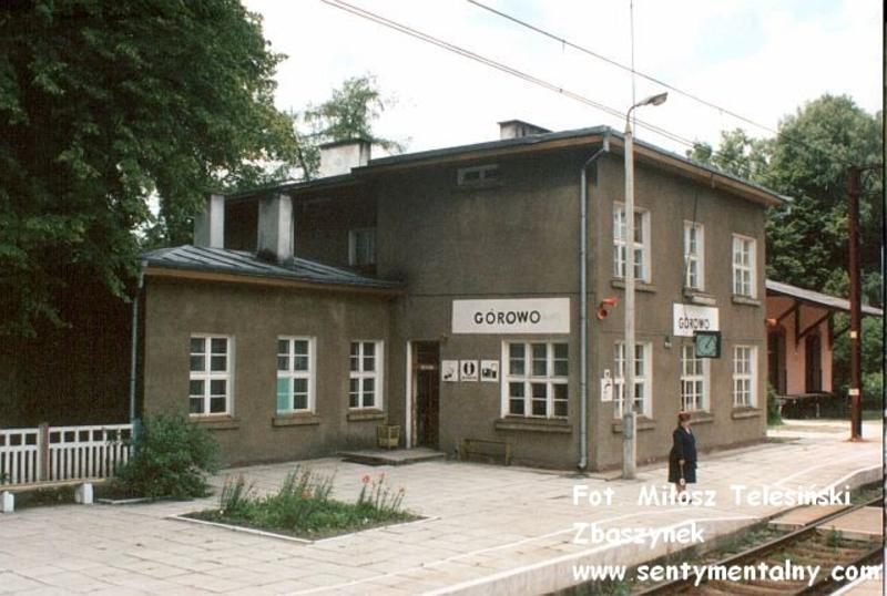 fot. Miłosz Telesiński - Zbąszynek 
Widok na budynek dworca od strony peronów i wjazdu z Czerwonki/Olsztyna. Obraz