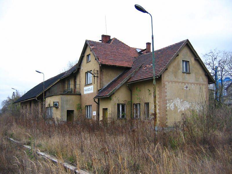 fot. Krzysztof Urbaniec 
Budynek dworca. Widok od strony peronu i wjazdu z Baborowa. Obraz