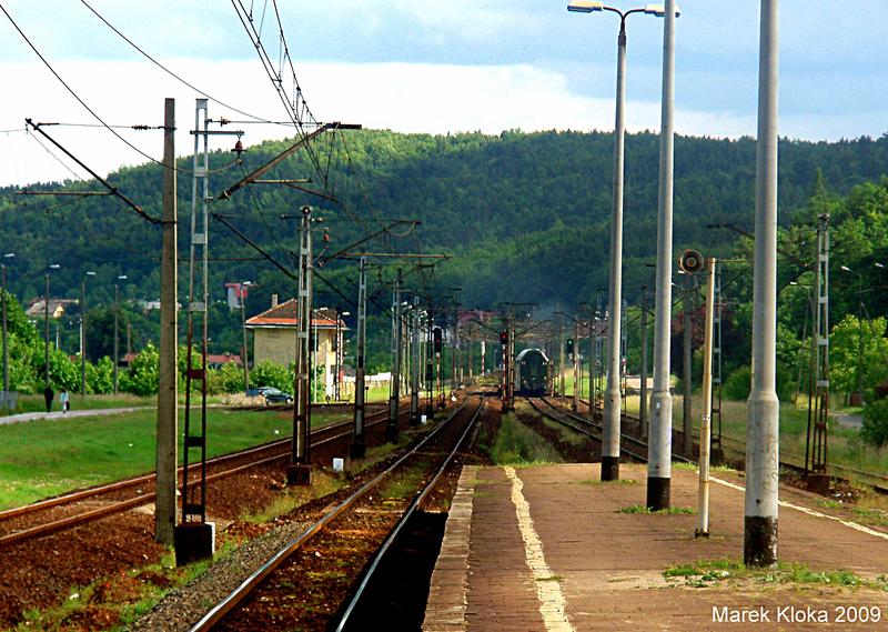 fot. Marek Kloka 
Stacja Reda. Widok na południowo-wschodnią głowicę rozjazdową st. Reda. W oddali widać wyjeżdżający poc. ROPS nr 93534 w kierunku Gdyni Głównej. Obraz