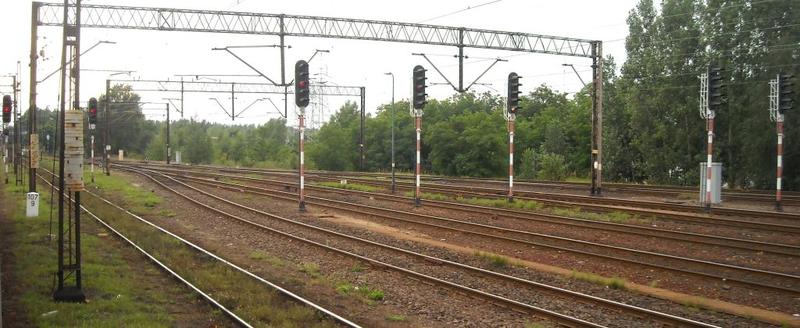 fot. Serg 
Semafory wyjazdowe - w kierunku Brzegu Głogowskiego. "Wyrastają" na 107.9 km. Obraz