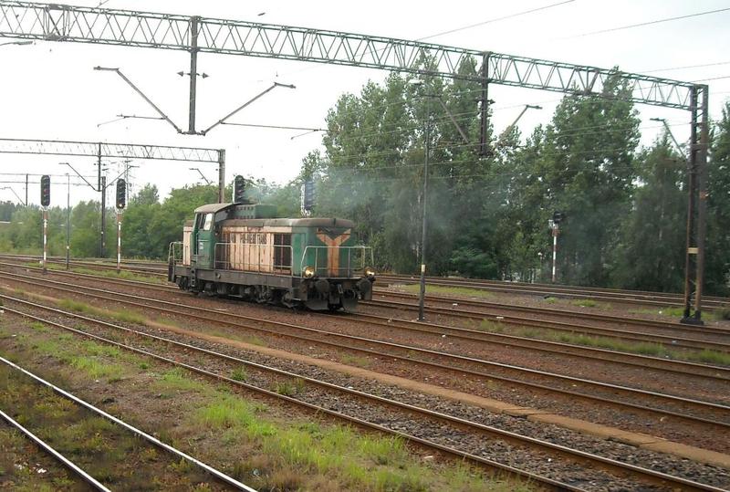 fot. Serg 
107.9 km - w kierunku Brzegu Głogowskiego. Z manewrującą lokomotywą. Obraz