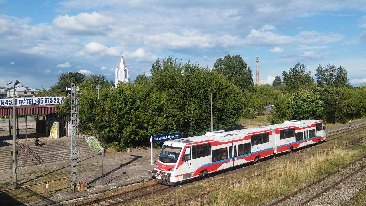 fot. Paweł 
Pociąg REGIO 1026/11052 Waliły-Białystok stoi na torze dwunastym przy peronie pierwszym.  Obraz