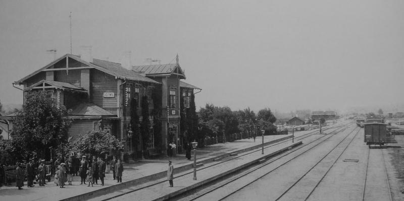 fot. nieznany 
Pierwszy dworzec w Chełmie, jeszcze drewniany, wybudowany w 1887 r. Obraz