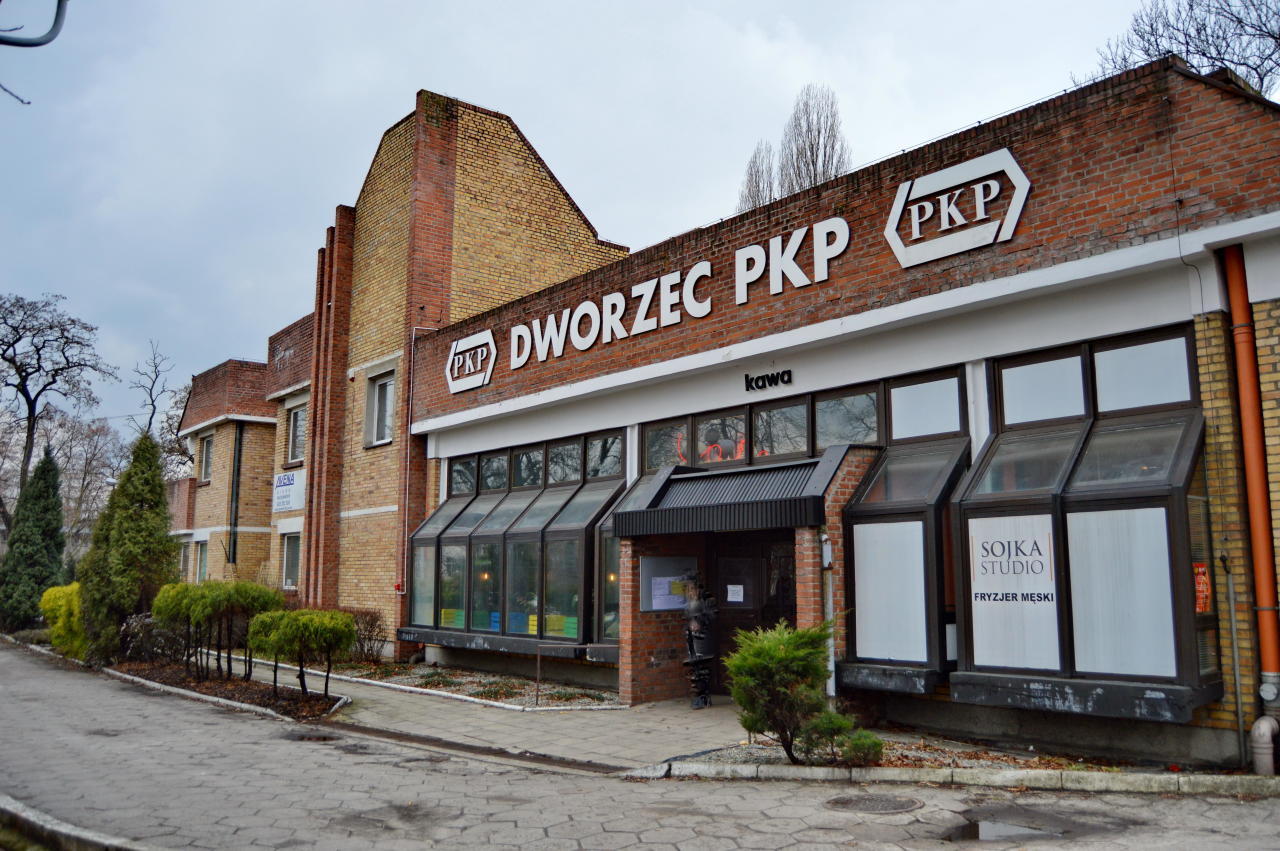 fot. Tomasz 
Budynek dworca od strony podjazdu. Obraz