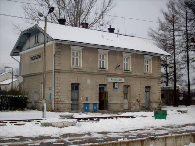 fot. Pelka Czesław 
Budynek dworca od strony peronu. W prawo Skawina, w lewo Kalwaria Zebrzydowska. Obraz