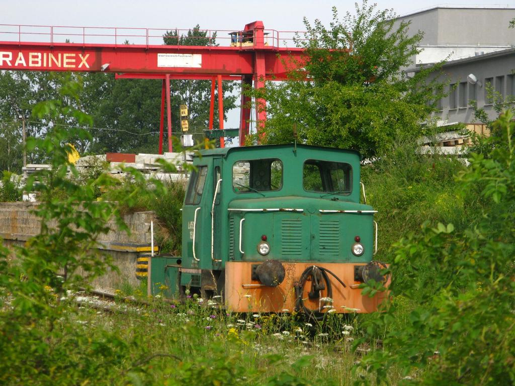 fot. Karol Romaniuk 
Grabina śl. Ls150a-150 na bocznicy zakładów kamieniarskich. Obraz