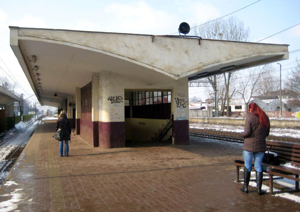 fot. Paweł Ukole 
Stacja PKP Pruszków. Peron i wejście do przejścia podziemnego. Obraz