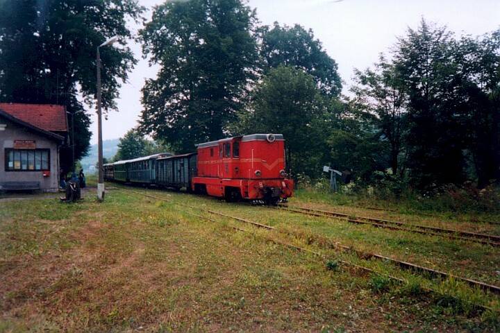 fot. Andrew Goodwin 
Jawornik Polski. Widok na peron i dworzec w kierunku Przeworska. Obraz
