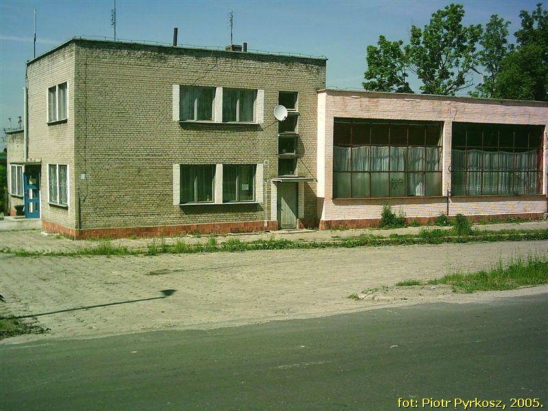fot. Piotr Pyrkosz 
Budynek dworca. Widok od strony ulicy. Obraz