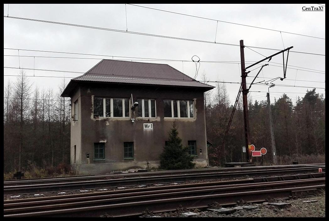 fot. Damian Stupień 
Nastawnia wykonawcza WR1 na wylocie na północ. W lewo perony, w prawo Kłobuck. Obraz