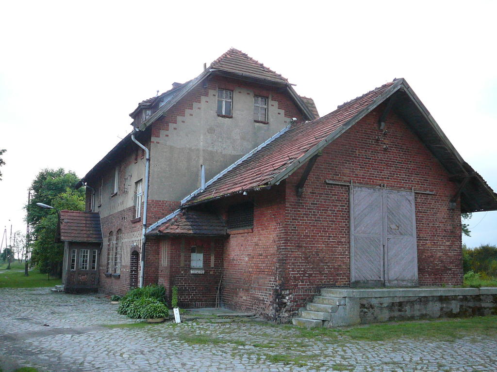 fot. Bolesław Wojtyniak 
Laski-Smardze. Budynek dworca. Obraz