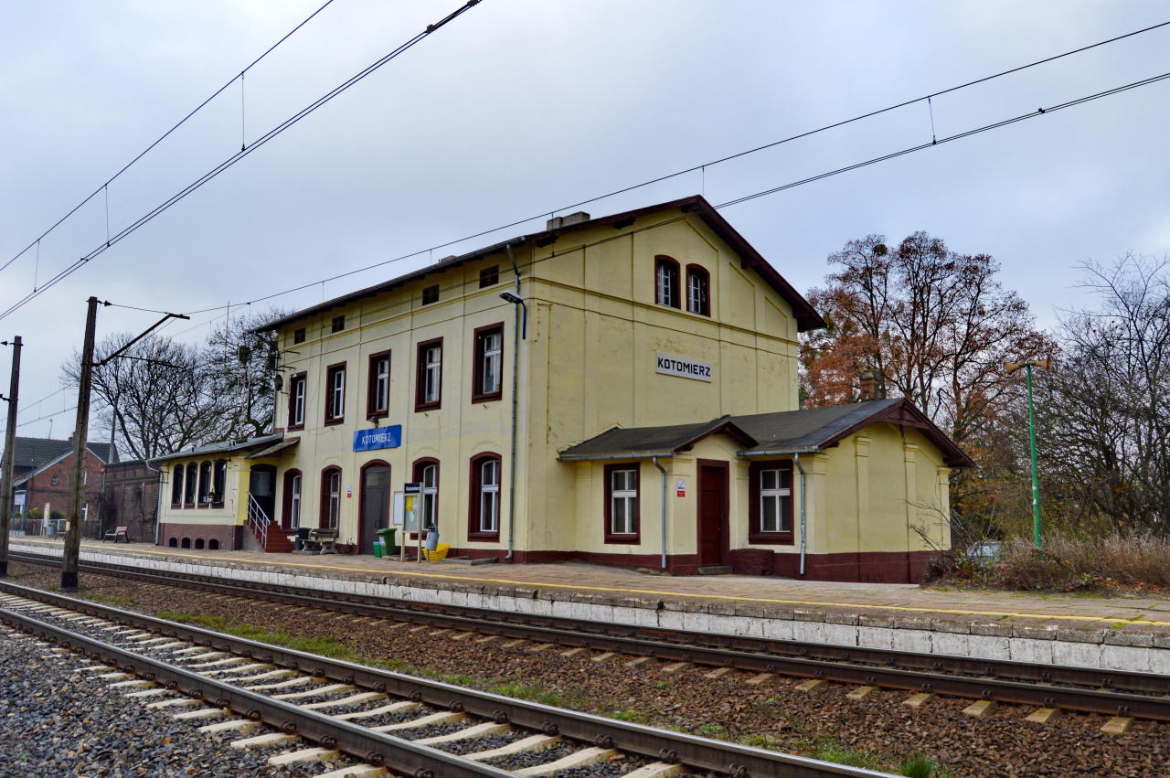 fot. Tomasz 
Kotomierz budynek dworca. Obraz