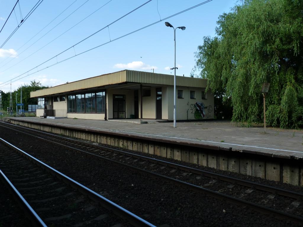 fot. Robert Końpa 
Peron 1. Widok na budynek dworca z poczekalnią. Obraz