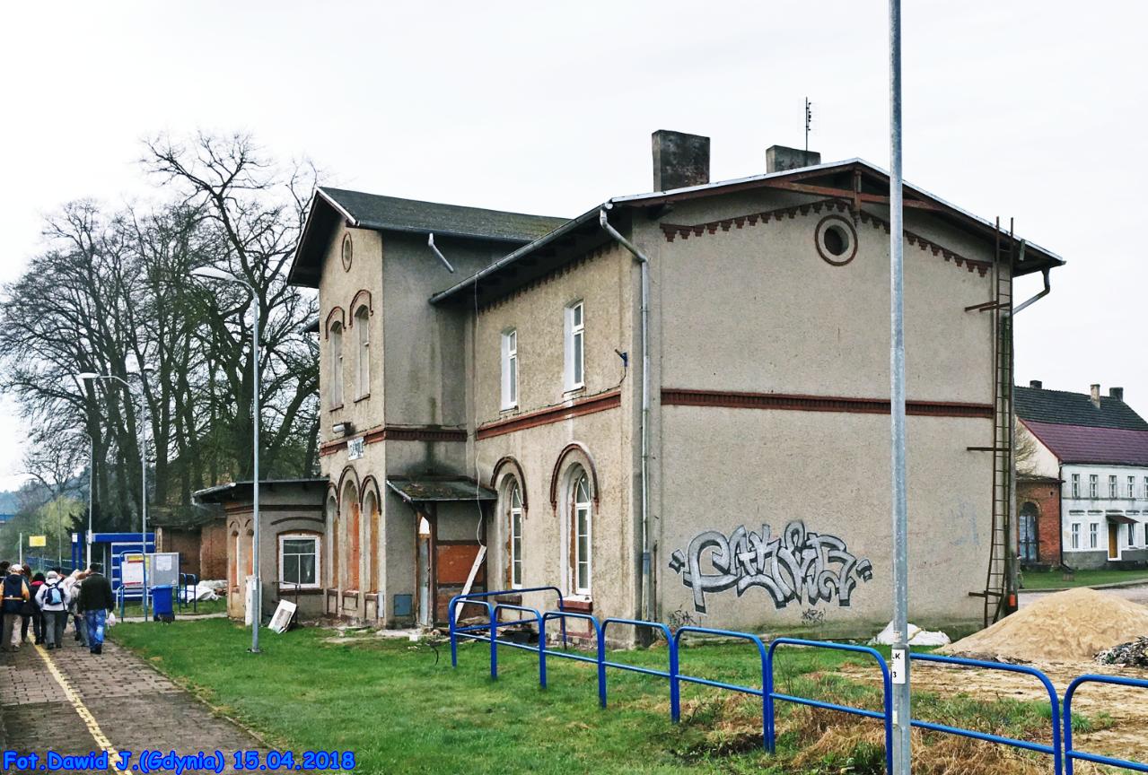 fot. Dawid Jastrzębski 
Widok z peronu 1 w kierunku Kostrzyna, Wrocławia. Budynek dworcowy widoczny od strony torów. Obraz