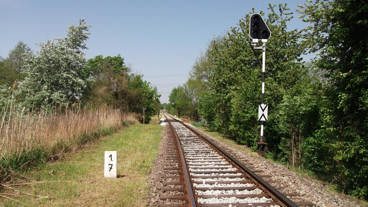 fot. Damian Grzywna 
1,7 km kol. Tarcza przejazdowa nr 25. Widok w kierunku Trzebnicy. Obraz