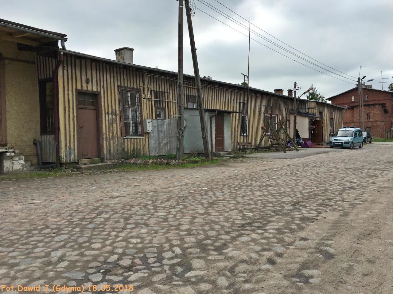 fot. Dawid Jastrzębski 
Budynek dworcowy widoczny od strony podjazdu. Widok w kierunku Malborka. Obraz