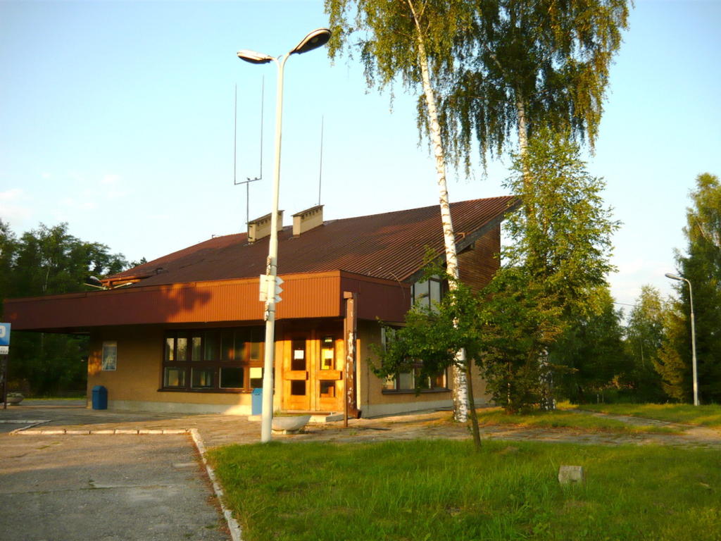 fot. Tomek 
Susiec, dworzec PKP widoczny z parkingu. Obraz