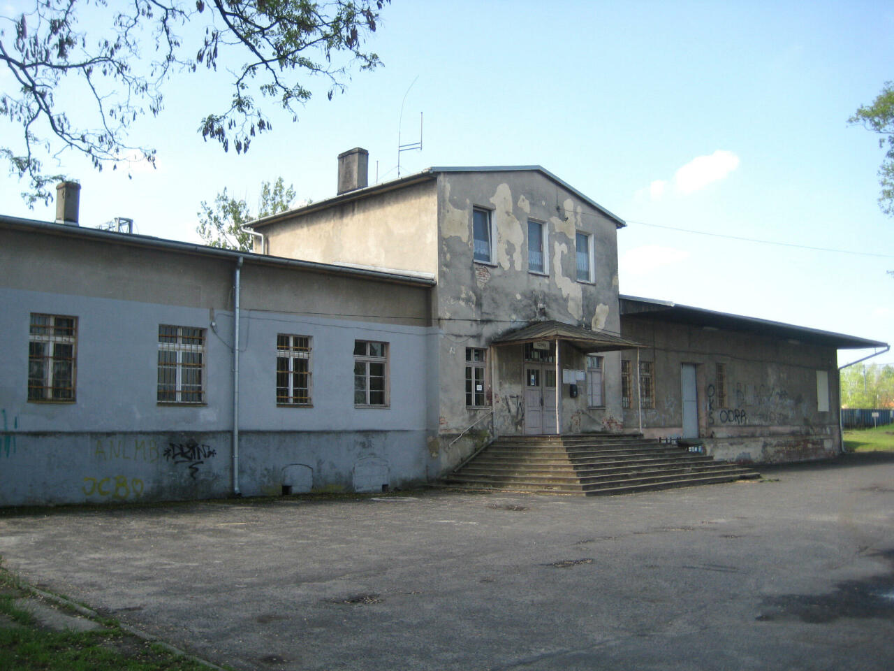 fot. Paweł Ukole 
Budynek dworcowy. Widok od strony miasta. Obraz