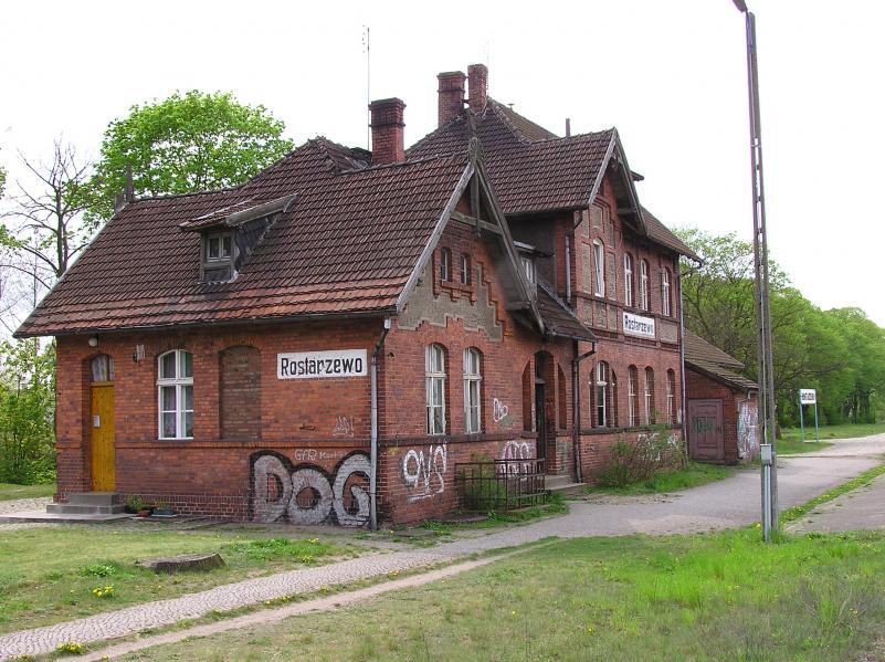 fot. Tomasz Bartkowiak 
Budynek stacyjny w Rostarzewie. Obraz