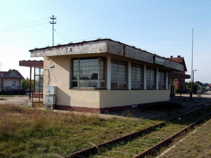 fot. Wojciech Koliński 
Łubiana nastawnia. Kier. Kościerzyna za mną. dawna nastawnia, w środku pusto… Obraz