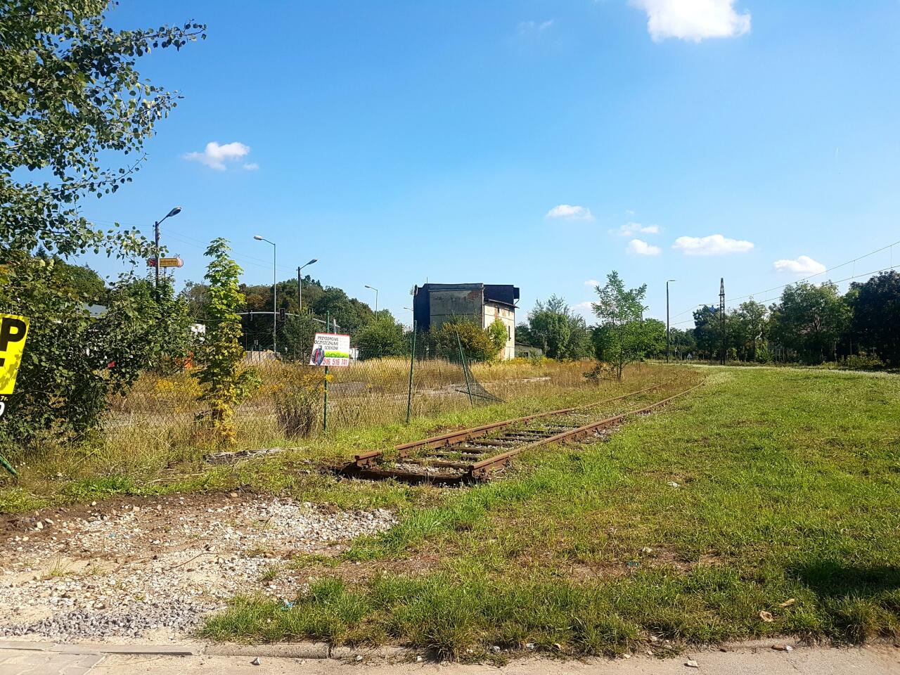 fot. Michal__TG 
Tarnowskie Góry, dawna bocznica do Zametu przy ulicy Powstańców Warszawskich. Widok w stronę centrum Tarnowskich Górach. Obraz