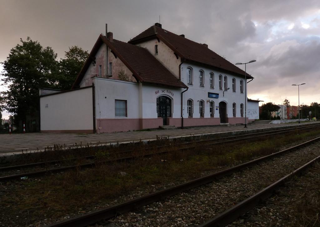 fot. ROBERT KOŃPA 
Budynek dworca od strony peronów. Obraz
