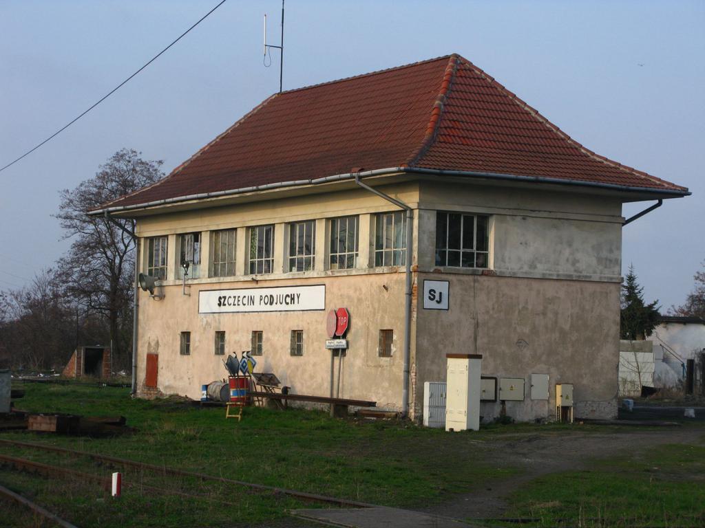 fot. Karol Romaniuk 
Nastawnia przy wjeździe od str. Szczecina gł. Obraz