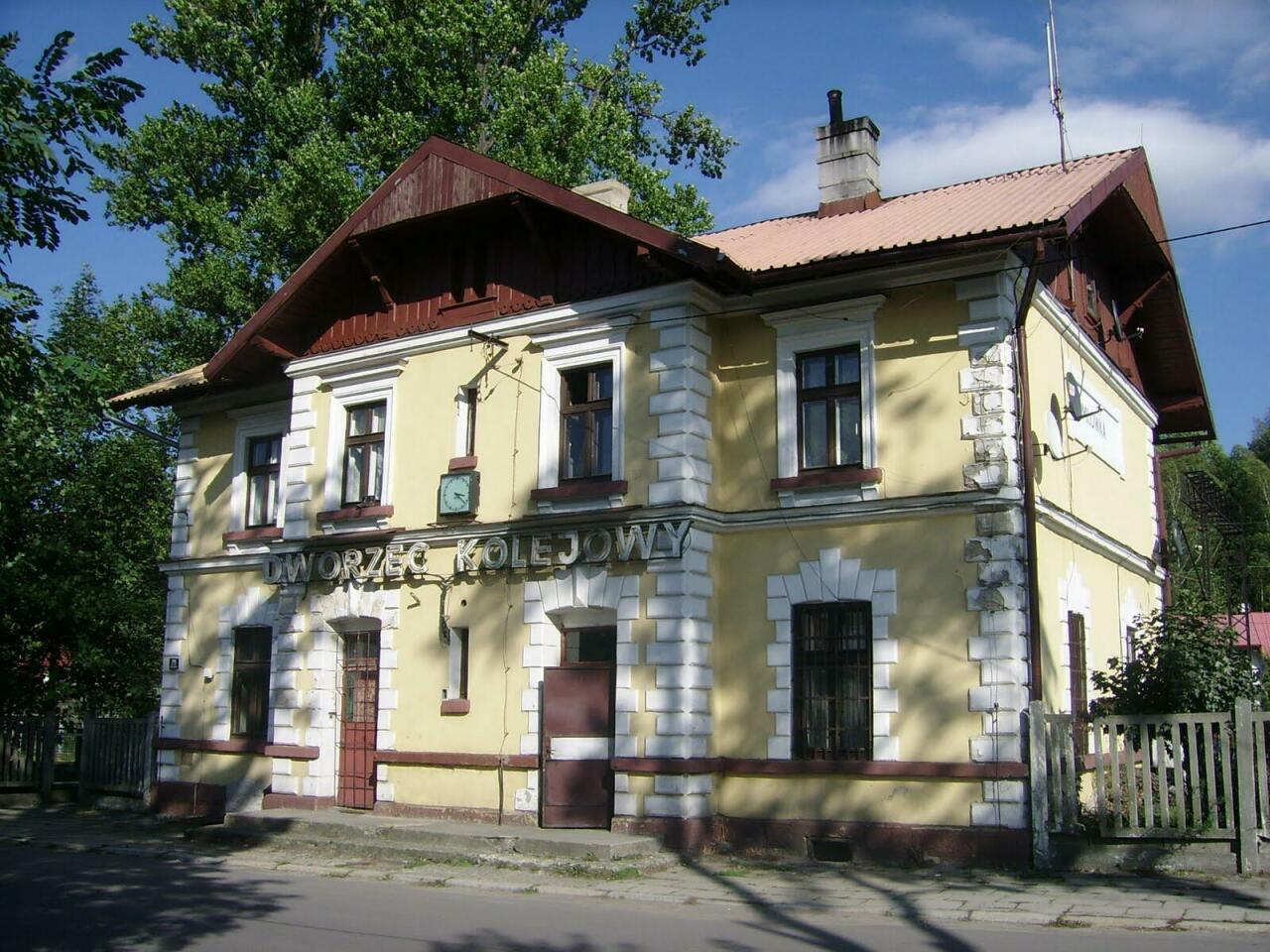 fot. FAREN 
Budynek stacyjny od strony miejscowości. Obraz