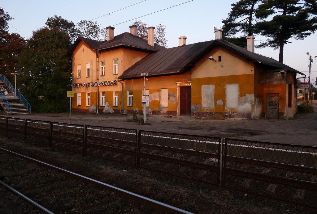 fot. ROBERT KOŃPA 
Budynek dworca od strony peronów. Obraz
