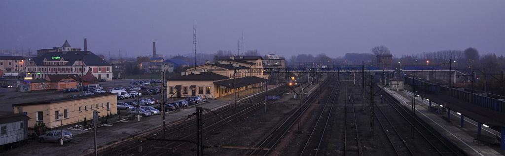 fot. ROBERT KOŃPA 
Panorama stacji, widok w kierunku Dulowej. Obraz