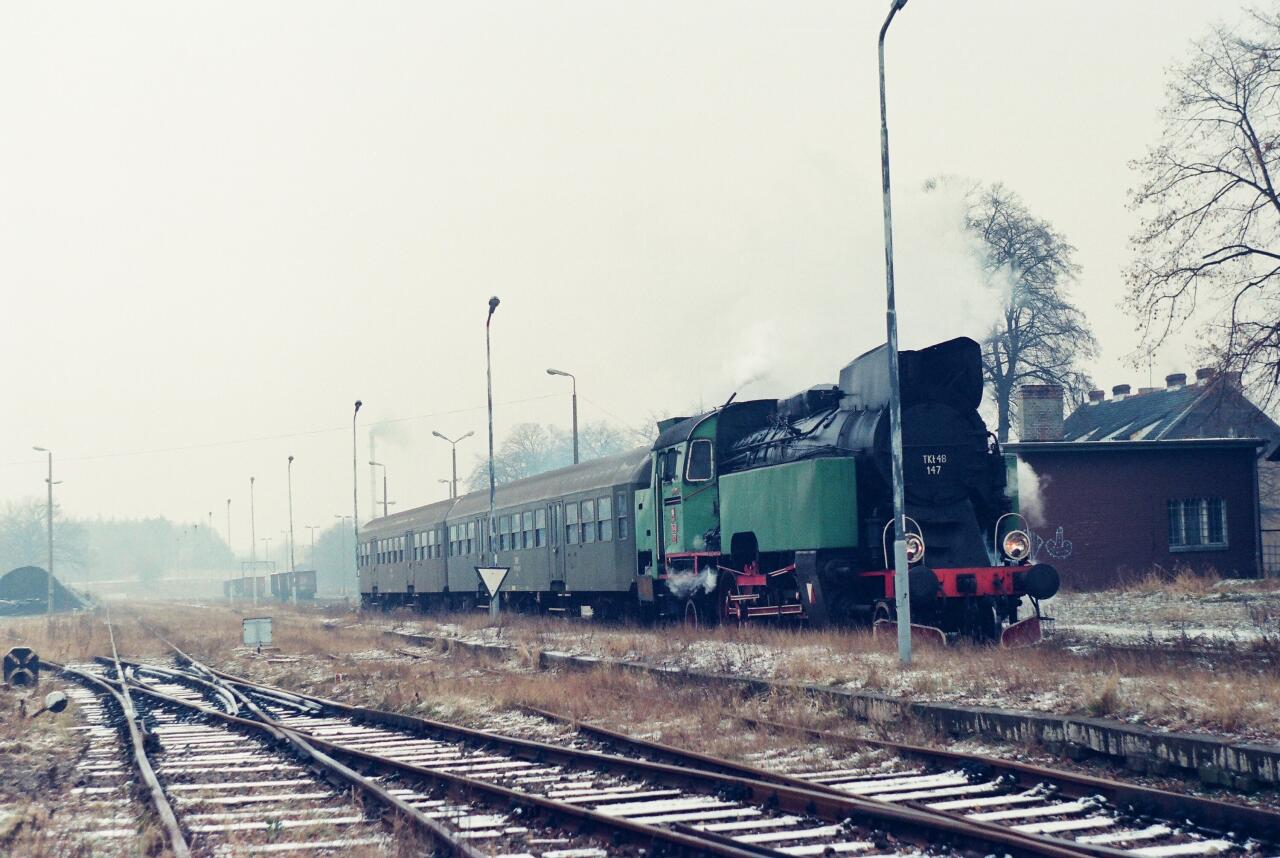 fot. Witold Niedzielski 
Pociąg specjalny z Choszczna wjechał na stację. Zimno tego dnia czuję do dziś… Obraz