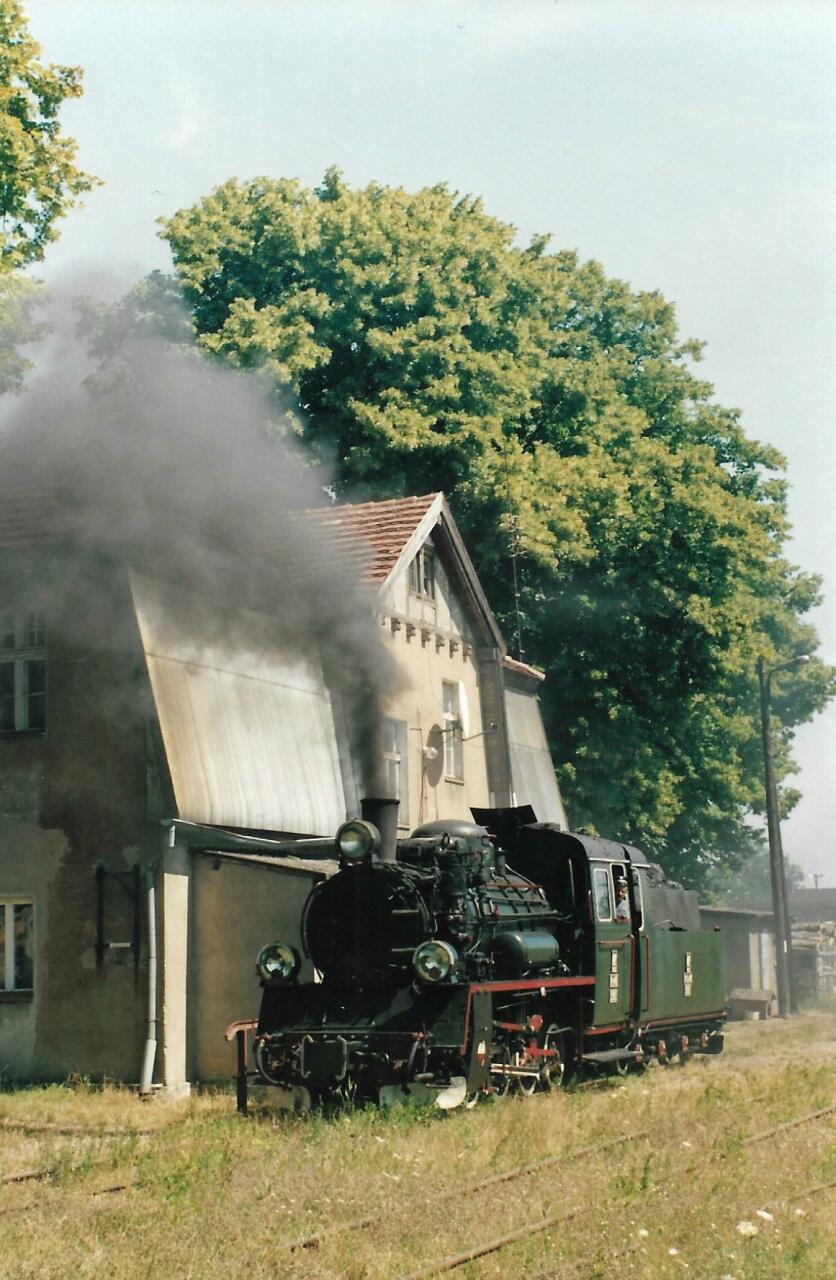 fot. Witold Niedzielski 
Px48-3912 na tle dworca. Obraz