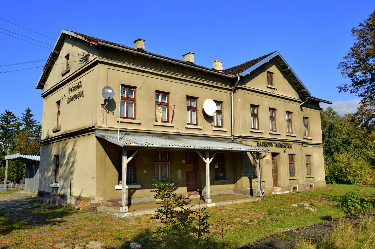 fot. Tomasz 
Dąbrowa Tarnowska. Budynek dworca od strony peronów. Obraz