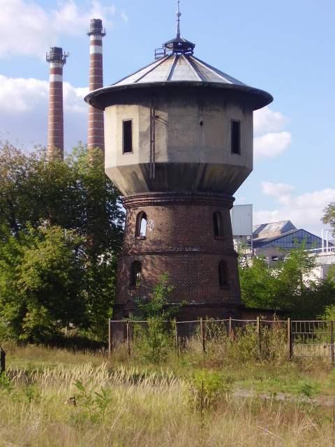 fot. fortipianek 
Wieża wodna w zachodniej części stacji, przy wjazdach od strony Kąkolewa/Leszna i Kościana. Obraz