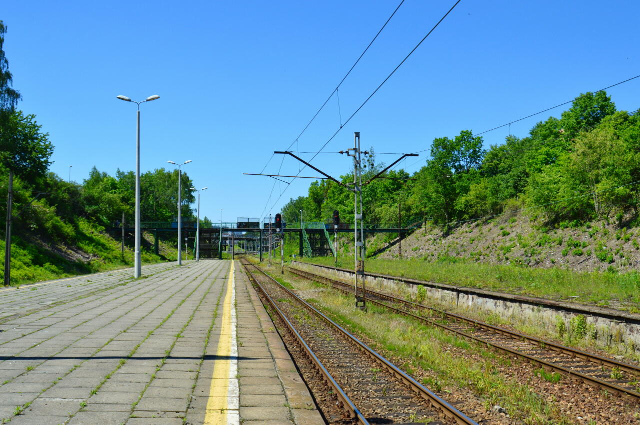 fot. Tomasz 
Tychy Miasto. Widok z peronu 1 kierunku stacji Tychy. Po prawej stronie nieczynny peron 2. Obraz