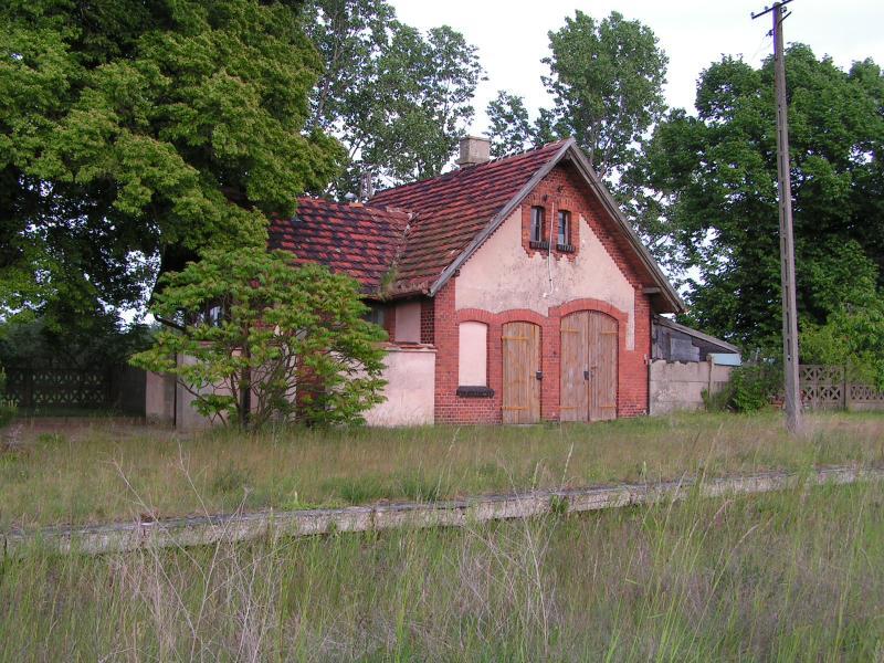 fot. Wojciech Frykowski 
Lipinka Głogowska budynek gospodarczy i toalety. W lewo Sława Śląska, w prawo Głogów i Wschowa. Obraz