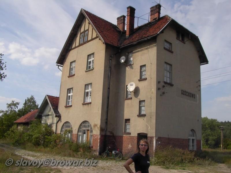 fot. slavoy 
Dworzec od strony podjazdu. Obraz