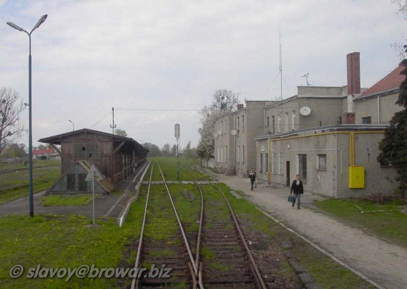 fot. slavoy 
Peron i dworzec od strony Nysy i (niegdyś) Przeworna. Obraz